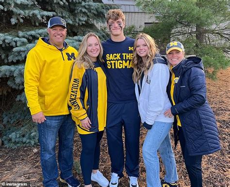 jj mccarthy dad and girlfriend|Michigan QB JJ McCarthys father is slammed online after he。